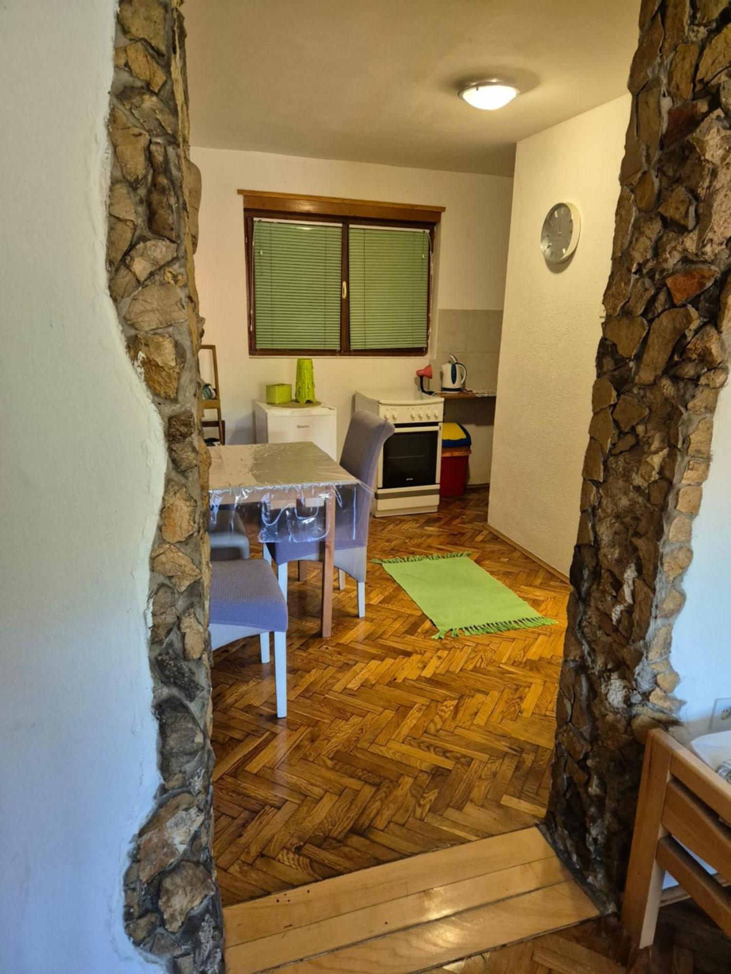 House Dado Hotel Jezerce Quarto foto